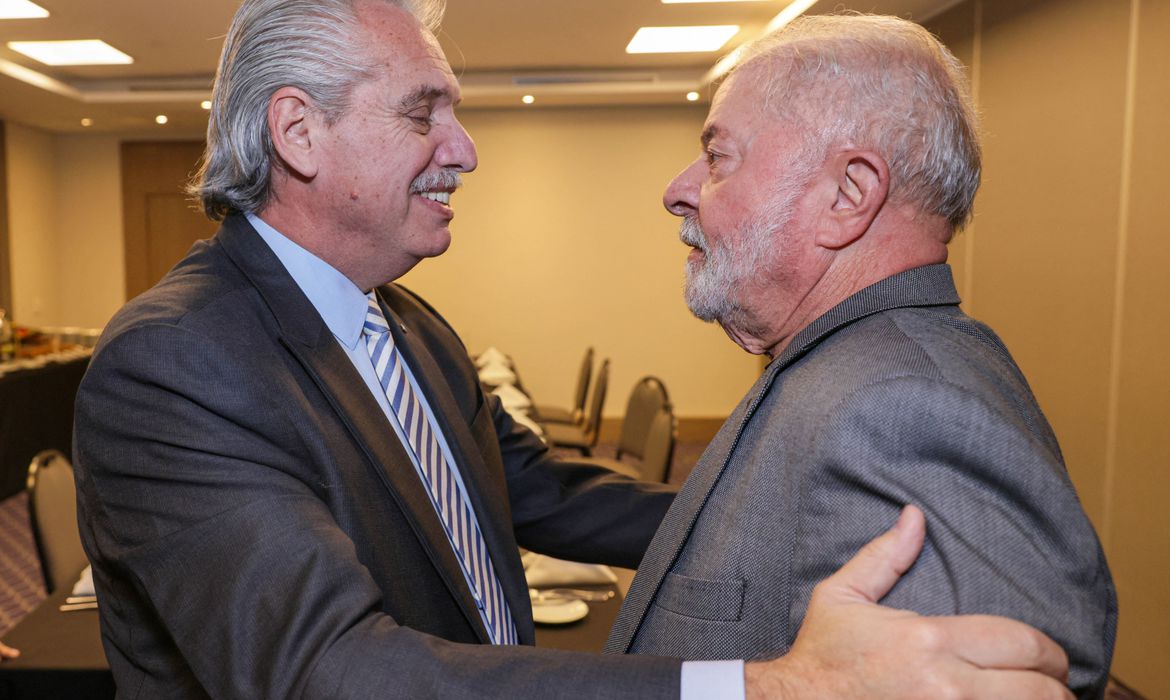 Moeda comum entre Brasil e Argentina