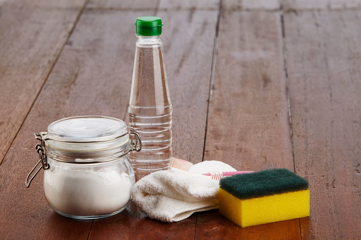 A mistura desses dois produtos causa uma reação química capaz de eliminar bolos de entupimento no encanamento - Reprodução AdobeStock