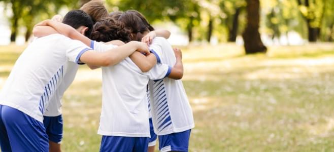 Apoie a criança a praticar esportes - Reprodução Freepik