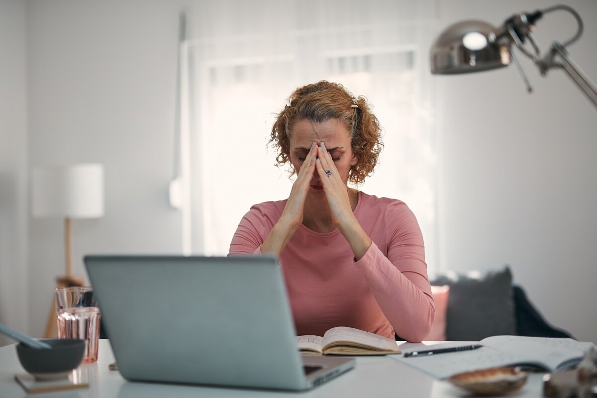 As crises de ansiedade são bastante incômodas e impedem que o indivíduo realize inúmeras atividades - Reprodução AdobeStock