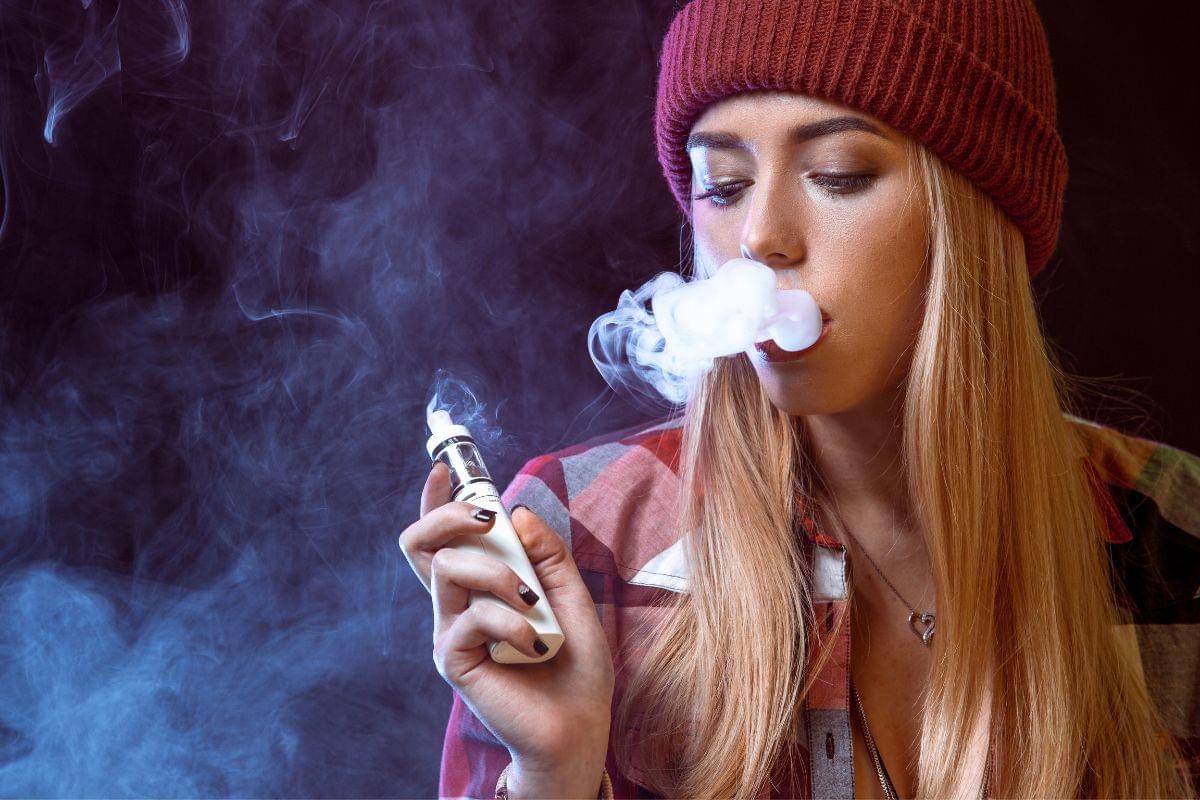 Cigarro eletrônico causa câncer - Reprodução Canva