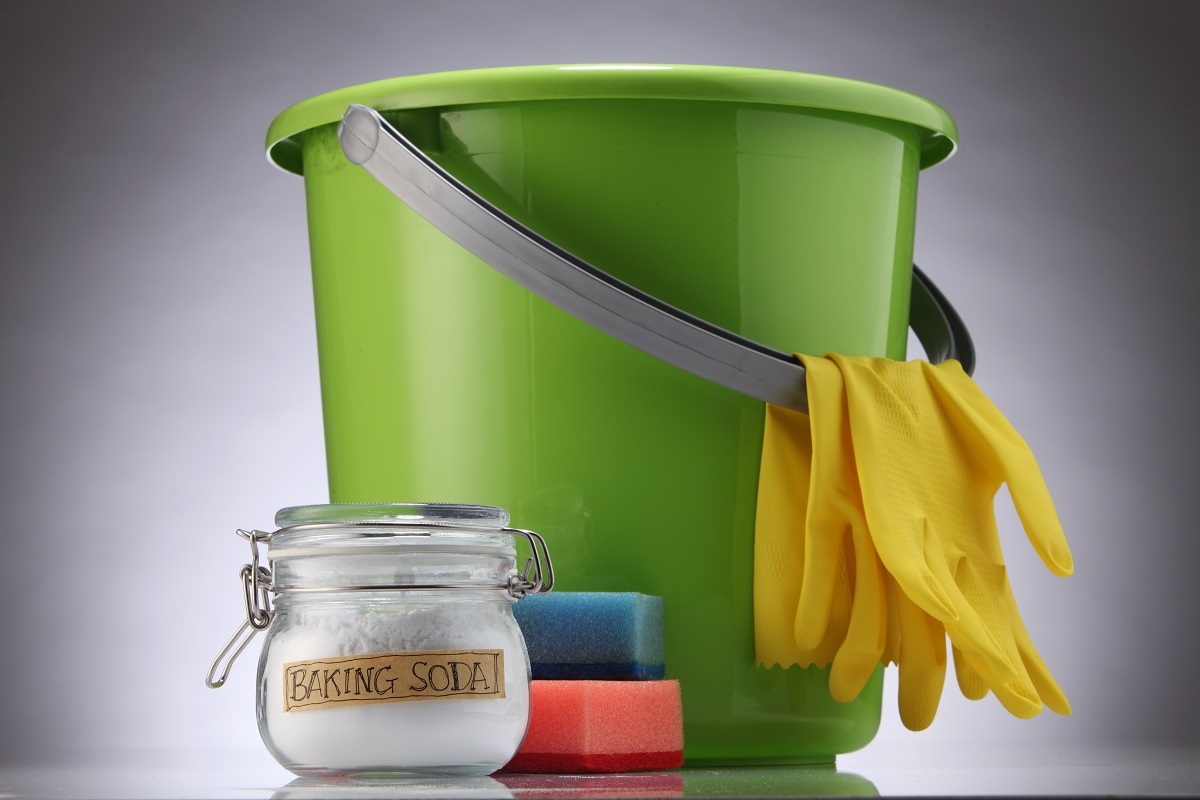 Você pode preparar uma misturinha com vinagre, água, detergente e bicarbonato de sódio - Reprodução AdobeStock