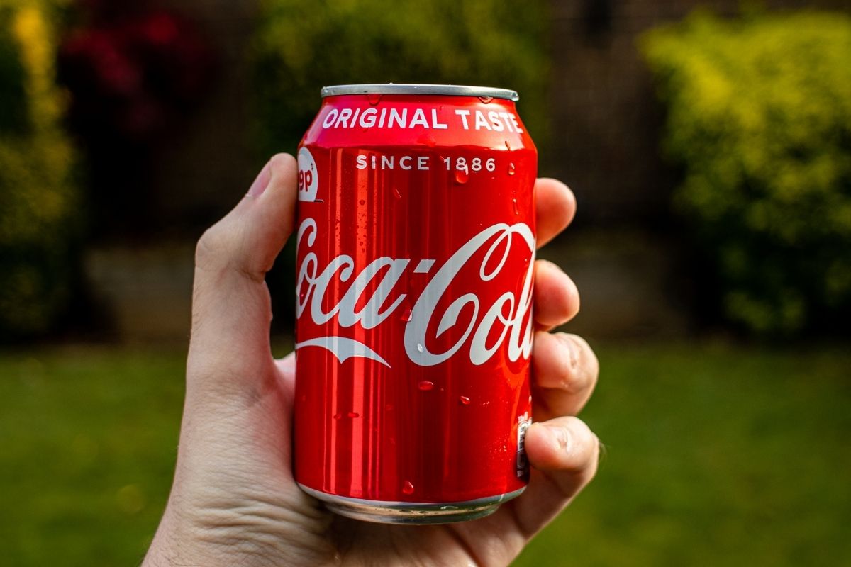 criança pode tomar refrigerante - Reprodução Canva