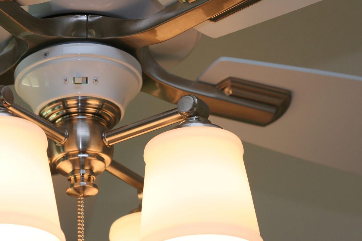 limpar ventilador de teto - Reprodução Canva