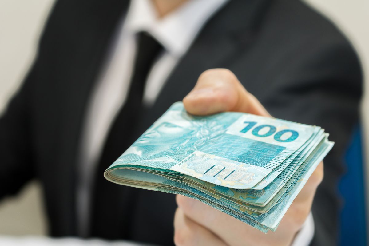receber R$900 do Bolsa Família - Reprodução Canva