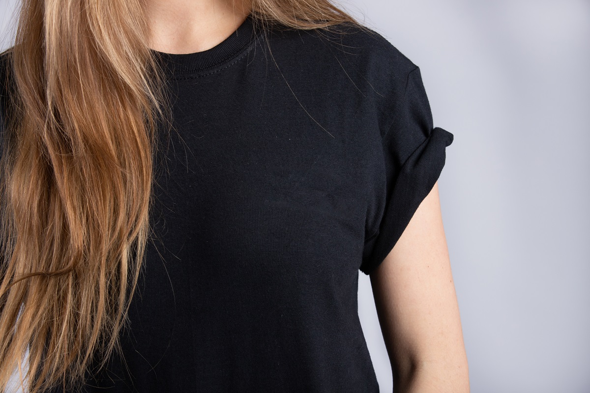 Lavar as roupas pretas não é tão simples quanto parece - Reprodução AdobeStock