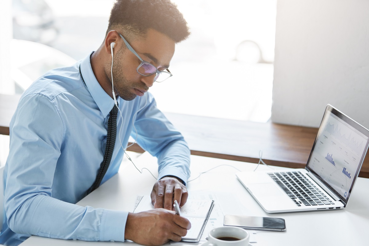 O empregado deve estar inscrito no PIS há, no mínimo, 5 anos - Reprodução AdobeStock