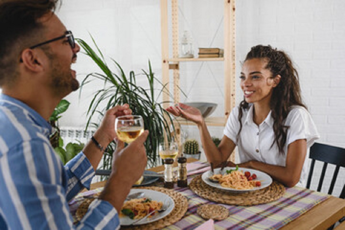 TRUQUE PARA AJUDAR A COMER MENOS E PERDER PESO - REPRODUÇÃO ADOBE STOCK