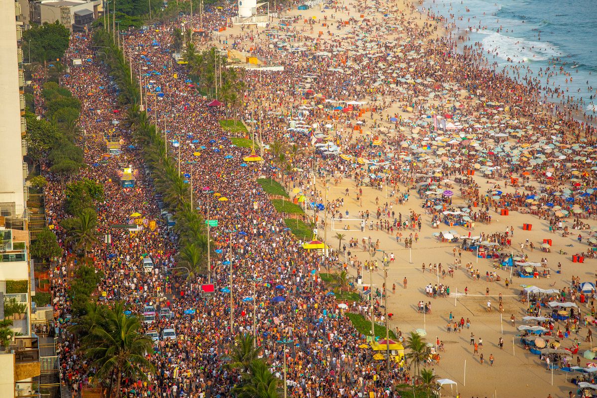 curtir carnaval na rua- Reprodução Canva