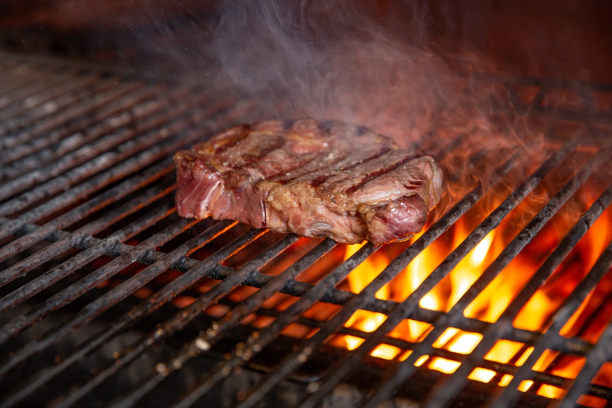 É fundamental entender quais são os erros que você não pode cometer no churrasco - Reprodução AdobeStock