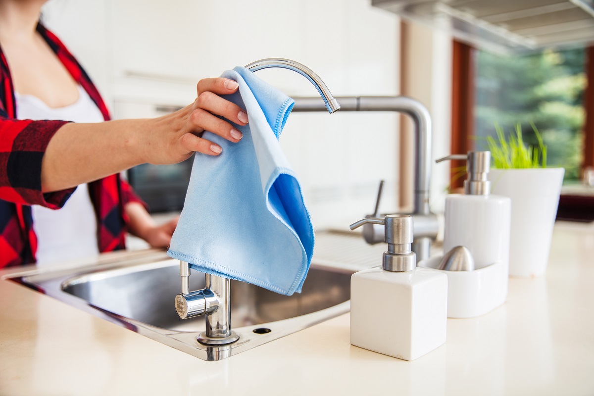 Existem diversos motivos que podem levar a cozinha a apresentar mau cheiro - Reprodução AdobeStock