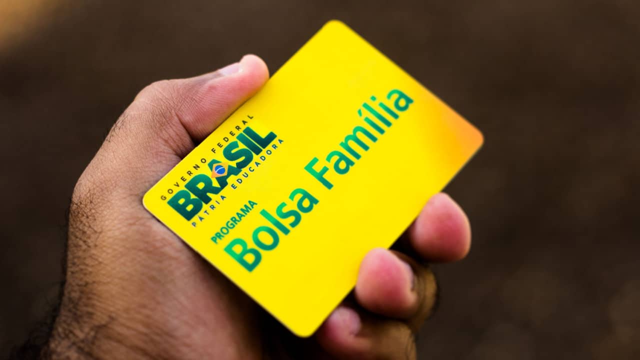 12 mil NOVOS FUNCIONÁRIOS irão ajudar na atualização cadastral do Bolsa Família: entenda 12 mil NOVOS FUNCIONÁRIOS irão ajudar na atualização cadastral do Bolsa Família: entenda