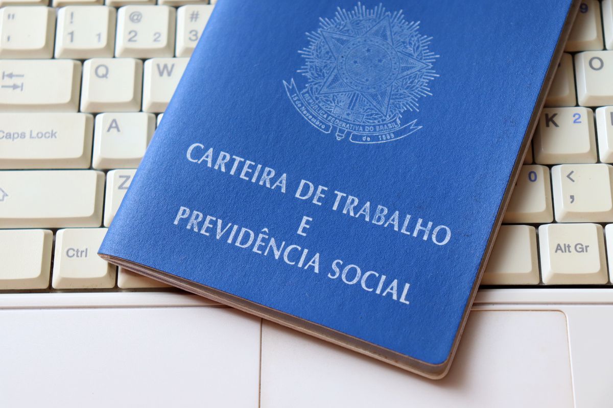 Saiba como acessar carteira de trabalho digital- Reprodução Canva