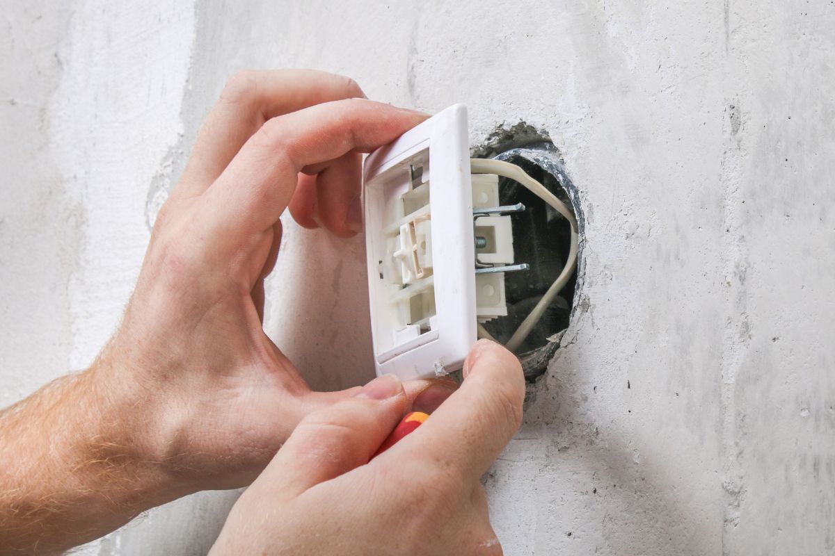 cuidados com tomadas em casa- Reprodução Canva