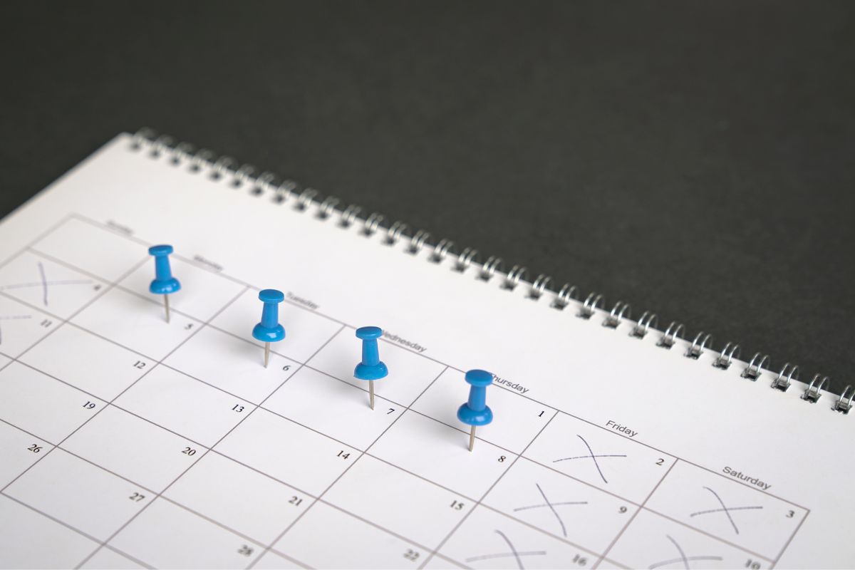 trabalho em 4 dias na semana_ - Reprodução Canva