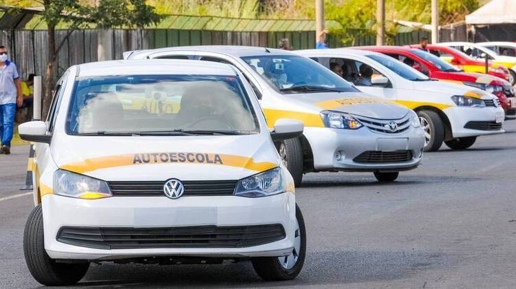 Autoescola GRÁTIS para estes brasileiros; veja a lista de contemplados