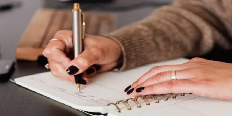 OPORTUNIDADE! Mais de MIL VAGAS para estudar de GRAÇA em faculdades; veja como se inscrever