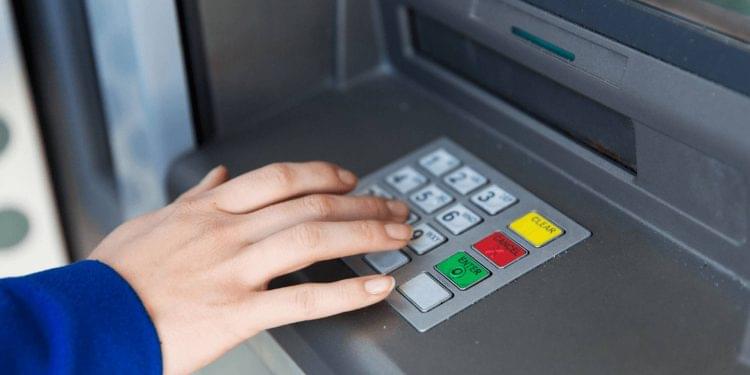 É o fim! Bancos ENCERRAM serviço HOJE (15/01) e deixam brasileiros surpresos!