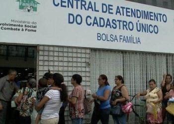 Titulares do Bolsa Família são convocados a comparecer no CRAS; veja quem está na lista