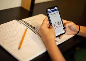 Projeto prevê ENSINO REMOTO para estudantes gestantes, lactantes e adotantes