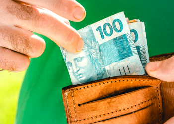 Cidadãos com dívidas podem renegociar direto nos Correios através do Desenrola Brasil