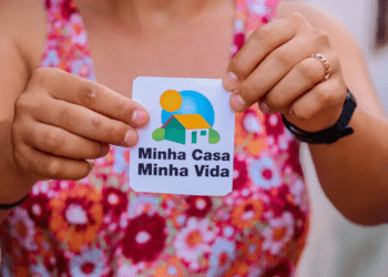 Minha Casa Minha Vida: Beneficiários do Bolsa Família e BPC recebem apartamentos QUITADOS