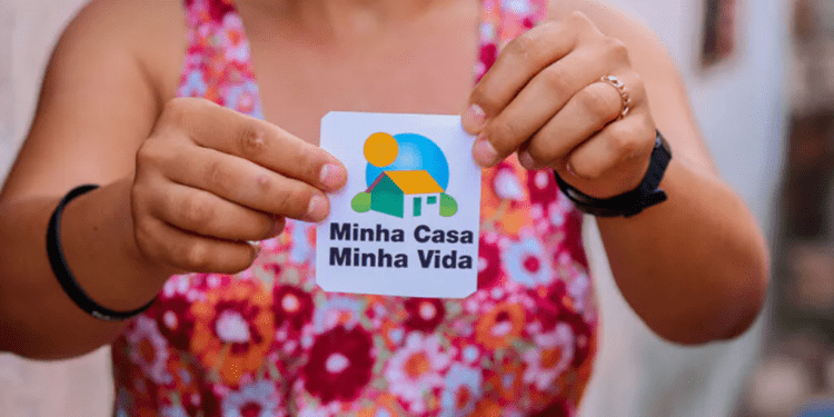 Minha Casa Minha Vida: Beneficiários do Bolsa Família e BPC recebem apartamentos QUITADOS