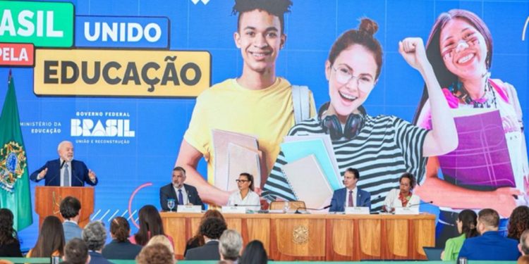 CONFIRMADO! Programa Pé-de-Meia tem o primeiro pagamento no dia 26/03; consulte se vai receber