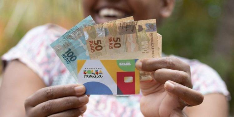 Governo CONFIRMOU HOJE (03/02) BOLSA FAMÍLIA com VALOR MAIOR depois do CARNAVAL? Veja valores