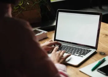 Febraban anuncia CURSO GRATUITO para mulheres e pessoas negras; saiba como se inscrever