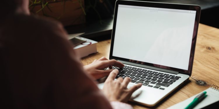 Febraban anuncia CURSO GRATUITO para mulheres e pessoas negras; saiba como se inscrever