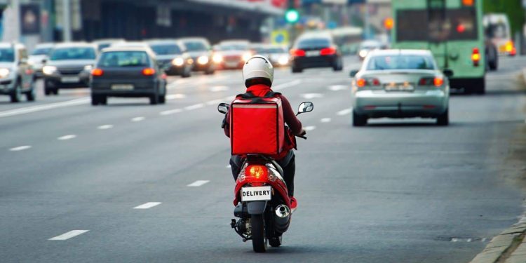 Trabalhador por aplicativo: STF retoma análise de vínculo de emprego