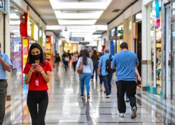 Confirmado! Governo ADIA por 3 meses a Portaria sobre trabalho aos feriados