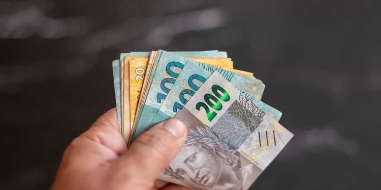 Valores a Receber: Brasileiros ainda não resgataram R$ 7 BILHÕES; veja como consultar