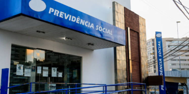 Escândalo: Aposentadorias sofrem Farra de Descontos e geram R$ 2 bi em 12 meses