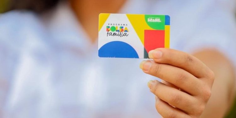 Bolsa Família paga MAIS DE R$ 600! Veja quem recebe HOJE (18/03)