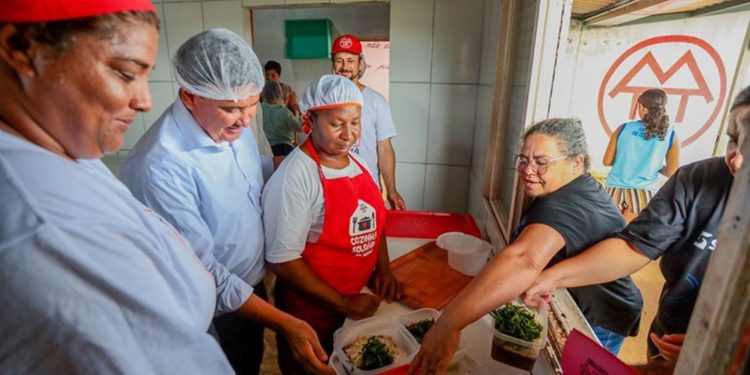 Cozinha Solidária serve refeições gratuitas diariamente; conheça o programa