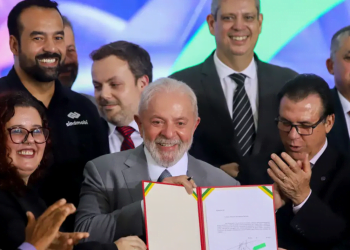 OFICIAL! Lula assina projeto para regular atividade de motoristas de aplicativo