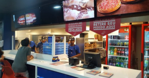 Ser um atendente de pizzaria é uma tarefa desafiadora, mas cheia de aprendizados.