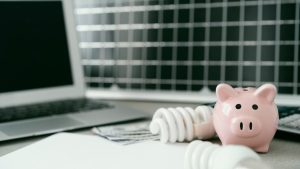 Uma saída é economizar energia. Imagem: Freepik