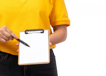 VAI DESBLOQUEAR o Bolsa Família em abril ? CRAS publica lista COMPLETA com documentos necessários, cofira