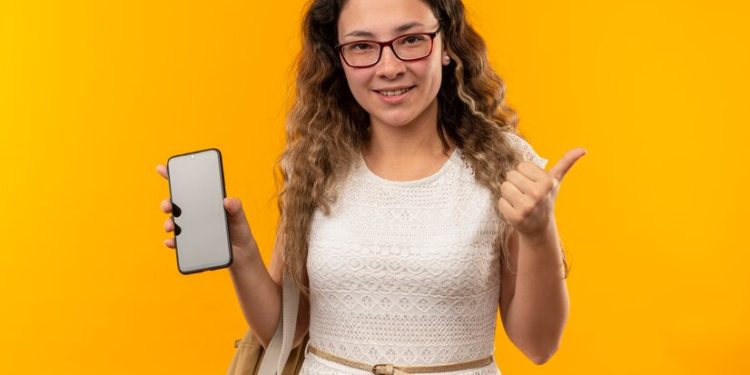 GOVERNO distribui chips com INTERNET GRATUITA para estudantes!