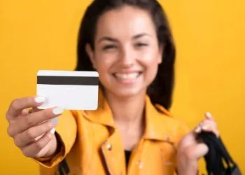 CARTÃO PÉ-DE-MEIA: Saiba como receber e utilizar