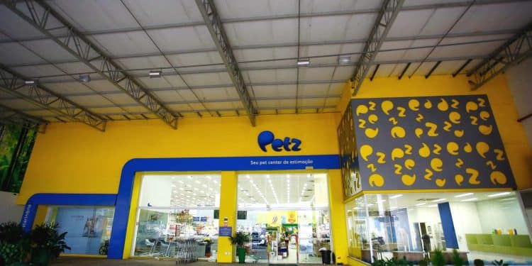 VAGAS PARA ENSINO FUNDAMENTAL: Petz contrata tosador e banhista