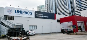 A UNIFACS é uma grande universidade com um ótimo ambiente de trabalho.