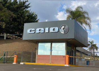 FABRICANTE DE ÔNIBUS abre quase 50 oportunidades com ÓTIMOS BENEFÍCIOS!