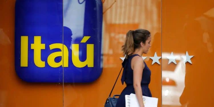 Estágio do ITAÚ está com VAGAS abertas! Bolsa-auxílio varia de R$ 1.626,67 a R$ 2.440. Veja como se inscrever