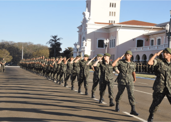 CONCURSO NO EXÉRCITO: salário base é acima de R$8.000,00