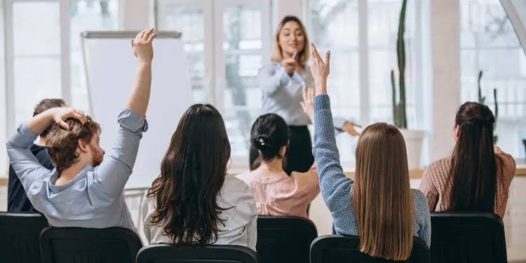Institutos Federais abre vagas para CURSOS GRATUITOS e ONLINE! Imagem: Freepik