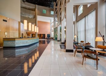 VAGAS PARA RECEPÇÃO: grupo internacional tem mais de 70 oportunidades no setor